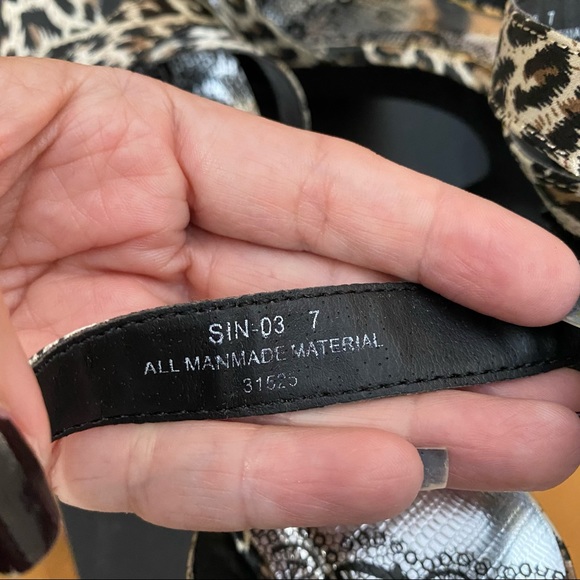 New in box black Animal Print size 7 high heels - Picture 4 of 9